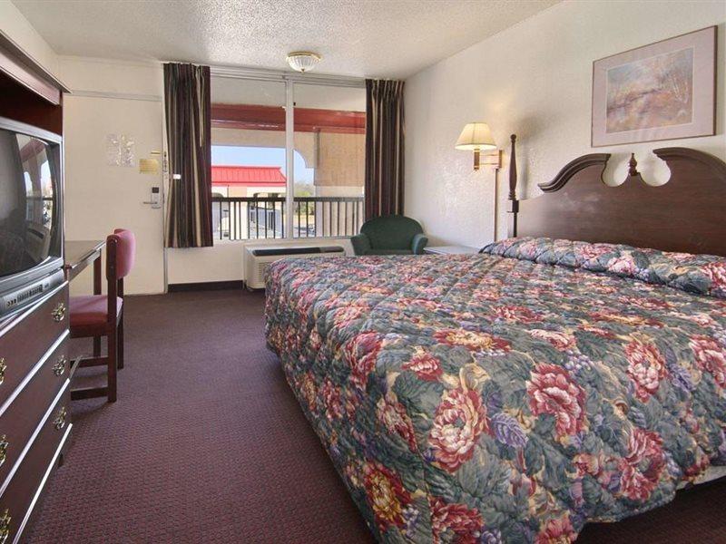 Super 8 By Wyndham Oklahoma Fairgrounds Oklahoma City Exterior foto