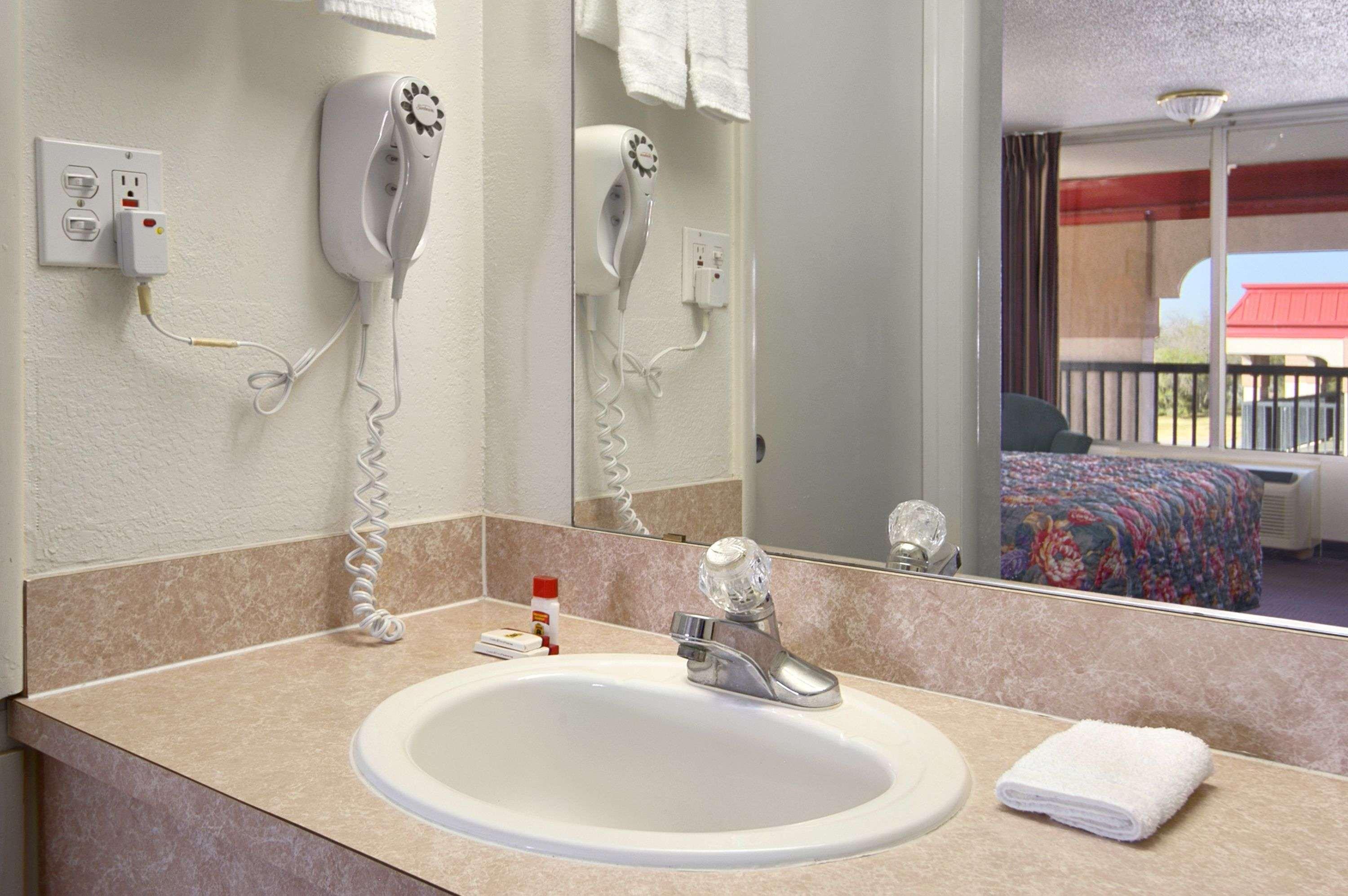 Super 8 By Wyndham Oklahoma Fairgrounds Oklahoma City Quarto foto